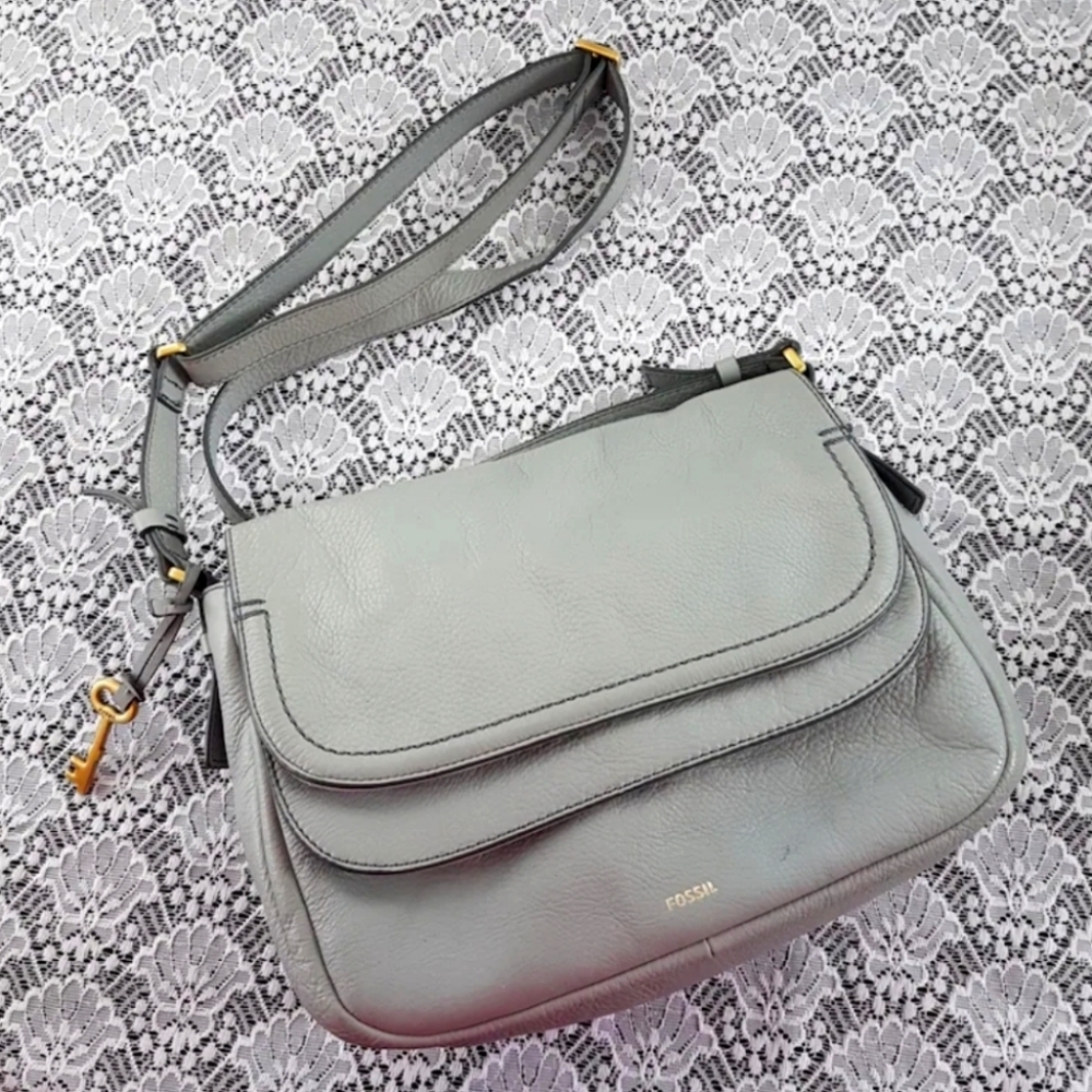FOSSIL Light Gray Leather Large Flap Crossbody Bag Adjustable Shoulder Strap